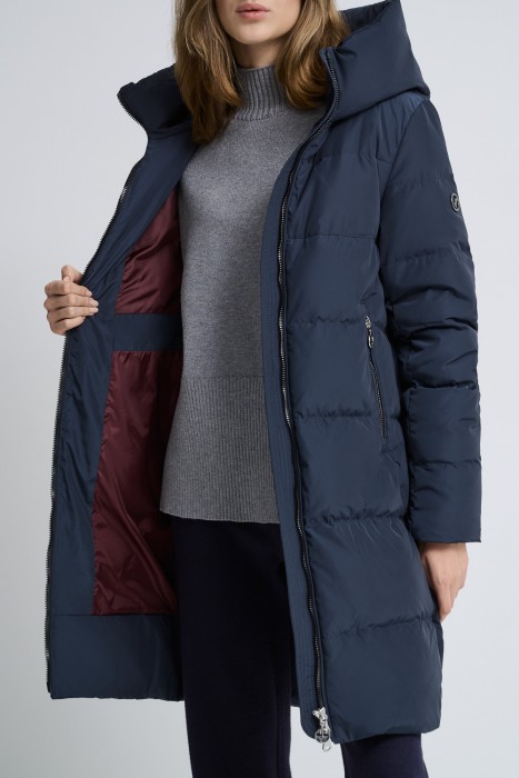 пуховик с капюшоном из россии вид сбоку