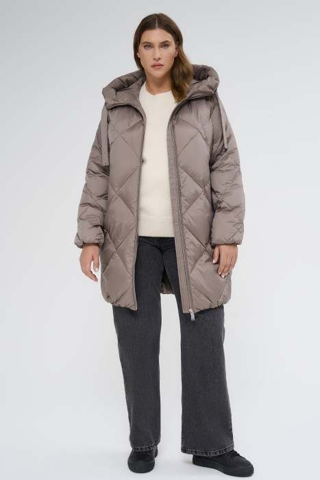 пуховик с капюшоном от бренда снежная королева вид слева