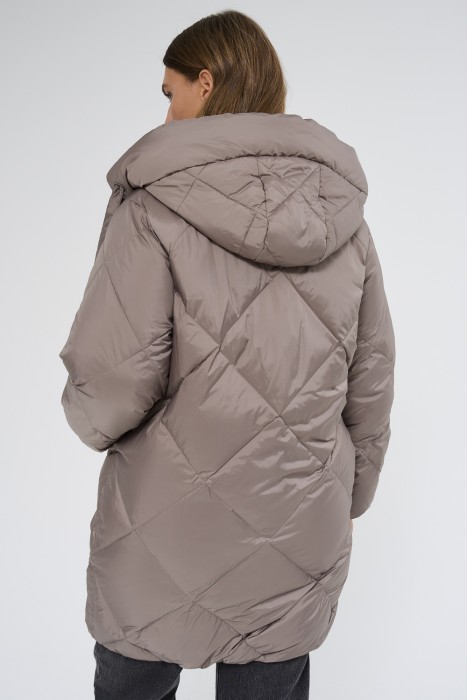 пуховик с капюшоном по цене 12230 руб вид справа