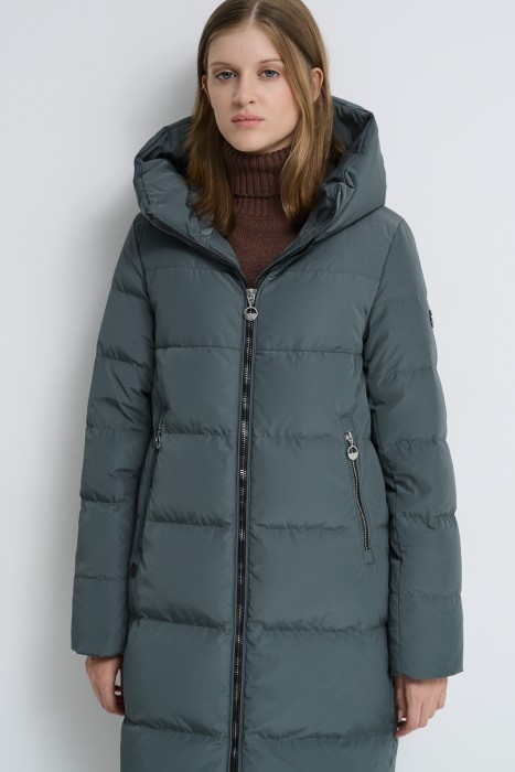 пуховик с капюшоном от бренда снежная королева вид слева