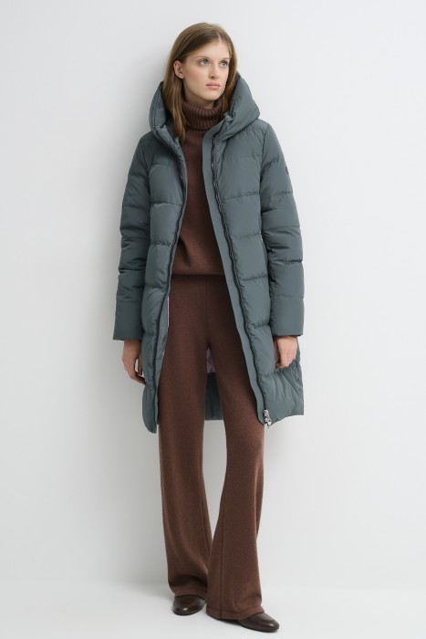 пуховик с капюшоном из россии вид сбоку