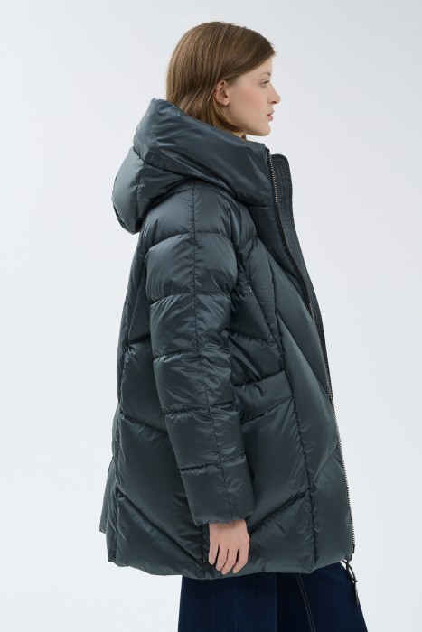 пуховик с капюшоном от бренда снежная королева вид слева