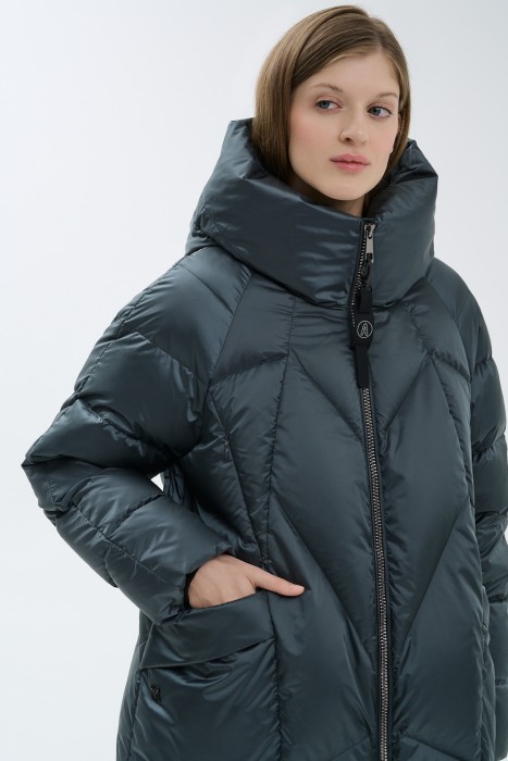 пуховик с капюшоном из россии вид сбоку