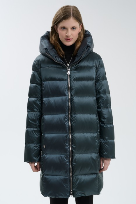 пуховик с капюшоном от бренда снежная королева вид слева