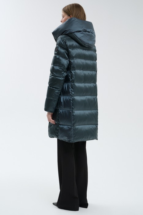 пуховик с капюшоном по цене 16880 руб вид справа