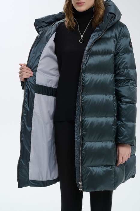 пуховик с капюшоном из россии вид сбоку