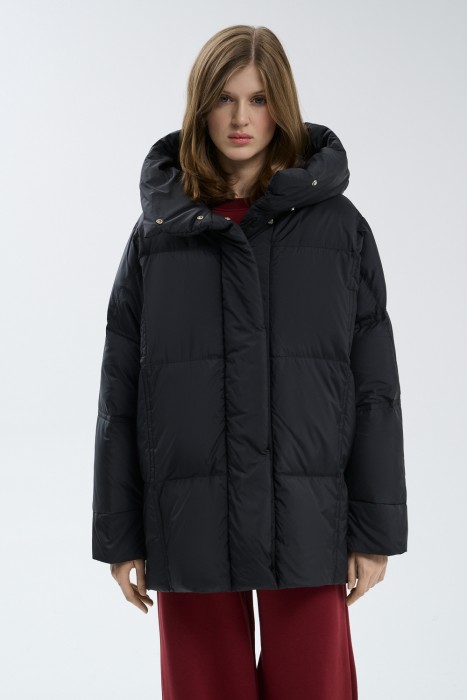 пуховик с капюшоном от бренда снежная королева вид слева