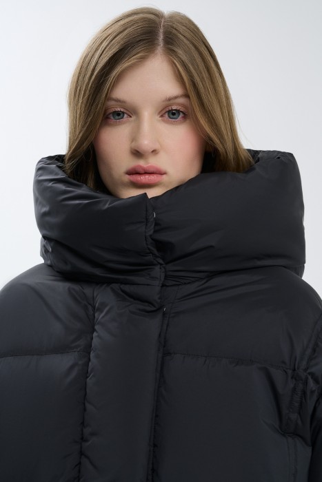 пуховик с капюшоном из россии вид сбоку
