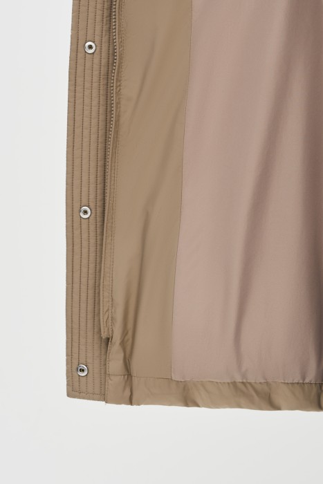 пуховик с капюшоном из россии вид сбоку