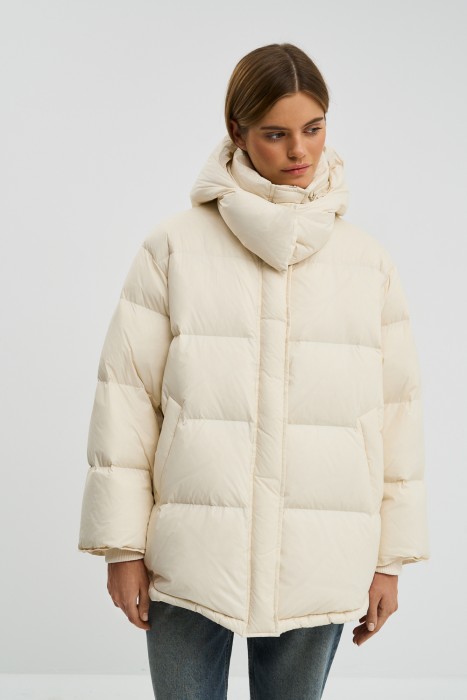 пуховик с капюшоном от бренда снежная королева вид слева