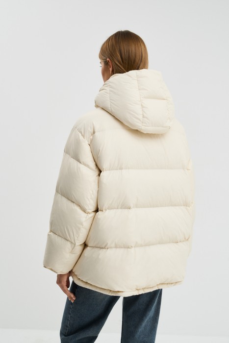 пуховик с капюшоном по цене 12060 руб вид справа