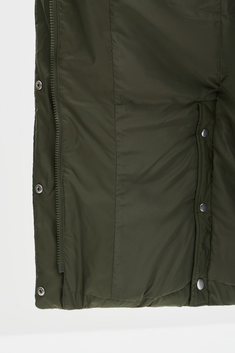 пуховик с капюшоном из россии вид сбоку