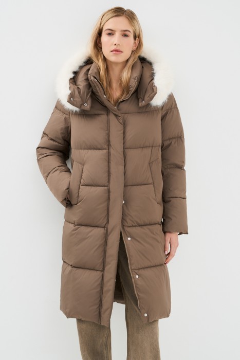 пуховик с капюшоном от бренда снежная королева вид слева