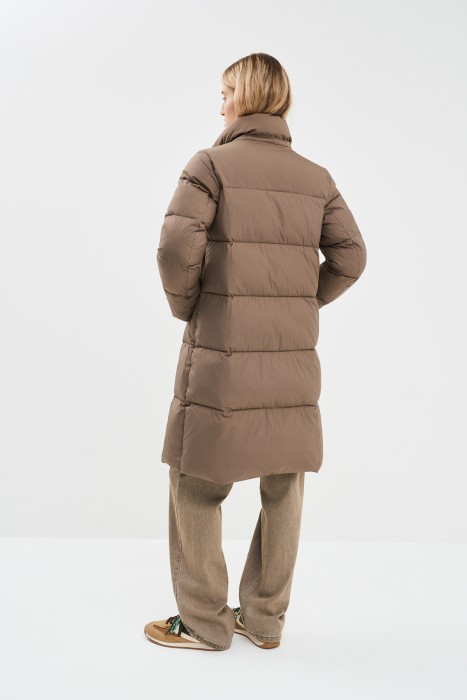 пуховик с капюшоном по цене 7330 руб вид справа