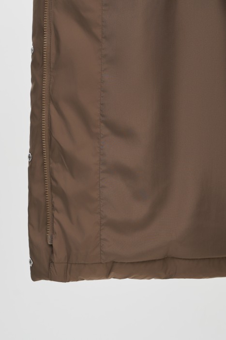 пуховик с капюшоном из россии вид сбоку