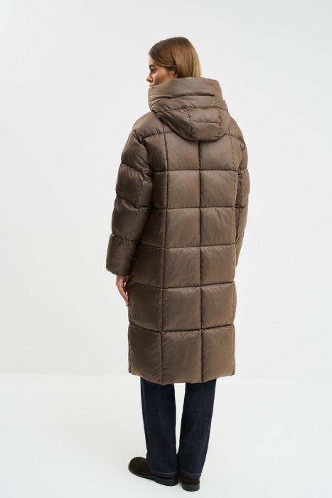 пуховик с капюшоном по цене 6190 руб вид справа