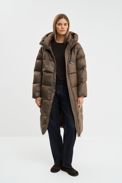 пуховик с капюшоном из россии вид сбоку