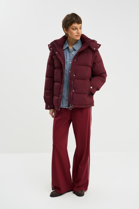 пуховик с капюшоном из россии вид сбоку