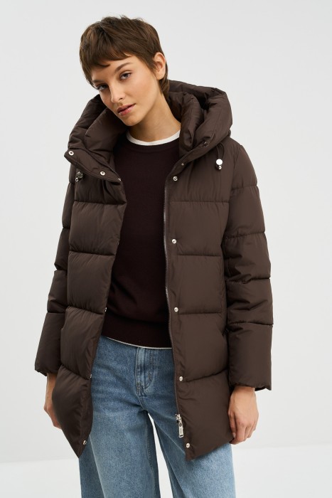 пуховик с капюшоном от бренда снежная королева вид слева