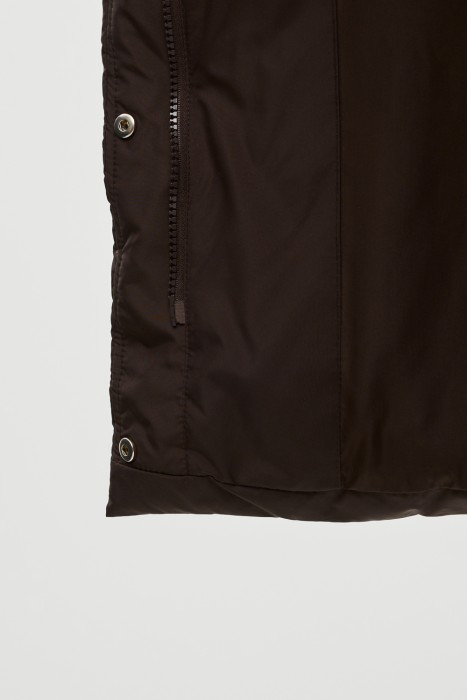 пуховик с капюшоном из россии вид сбоку