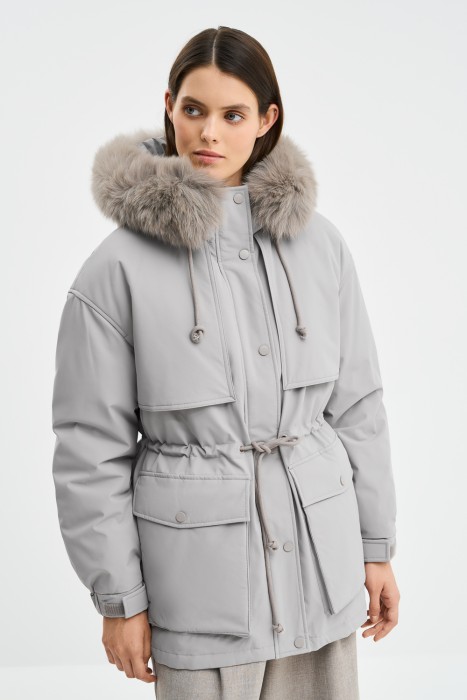 пуховик с капюшоном от бренда снежная королева вид слева