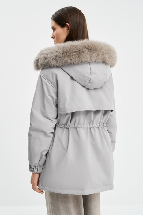 пуховик с капюшоном по цене 15080 руб вид справа