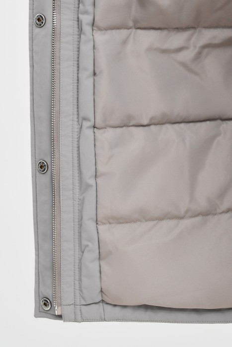 пуховик с капюшоном из россии вид сбоку