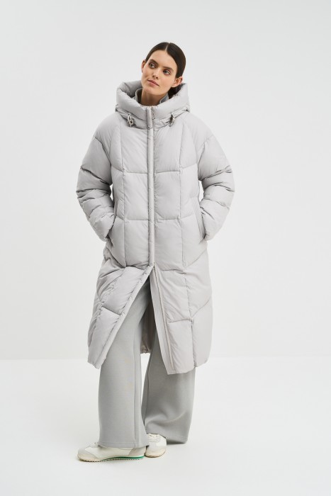 пуховик с капюшоном от бренда снежная королева вид слева