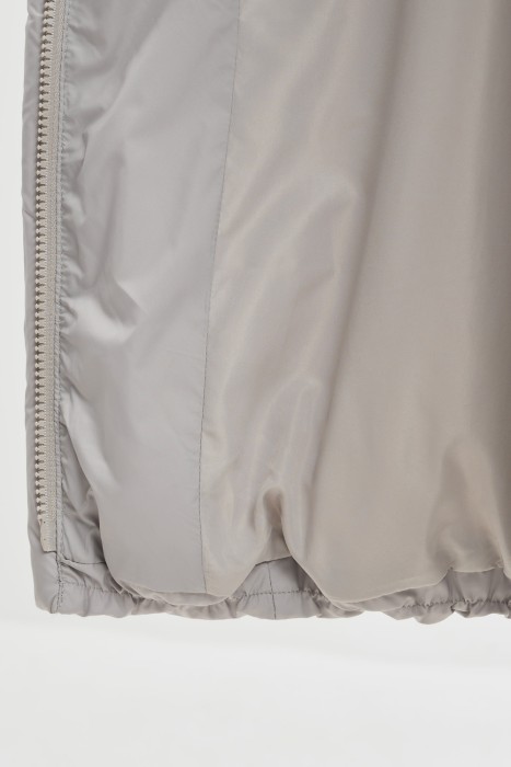 пуховик с капюшоном из россии вид сбоку