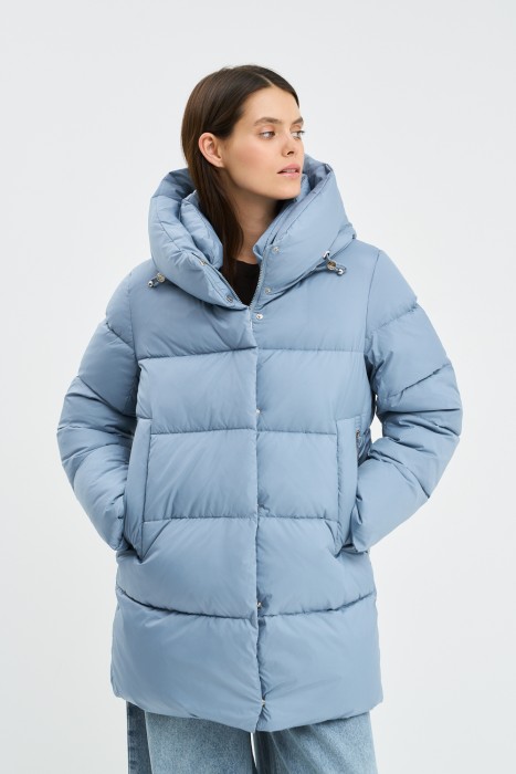 пуховик с капюшоном от бренда снежная королева вид слева