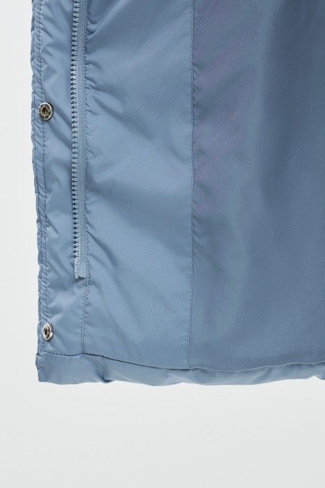 пуховик с капюшоном из россии вид сбоку