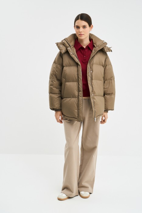 пуховик с капюшоном от бренда снежная королева вид слева