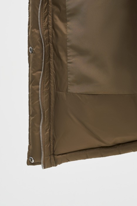 пуховик с капюшоном из россии вид сбоку