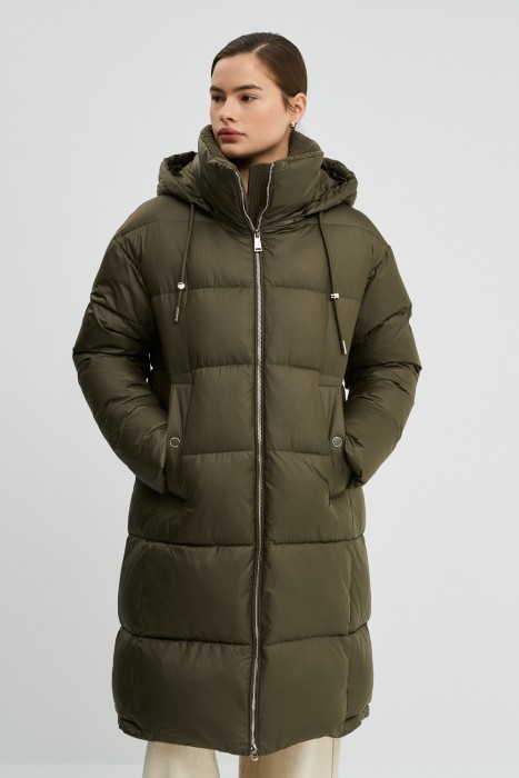 пуховик с капюшоном от бренда снежная королева вид слева