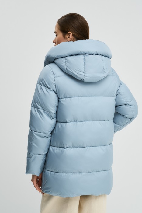 пуховик с капюшоном по цене 7660 руб вид справа