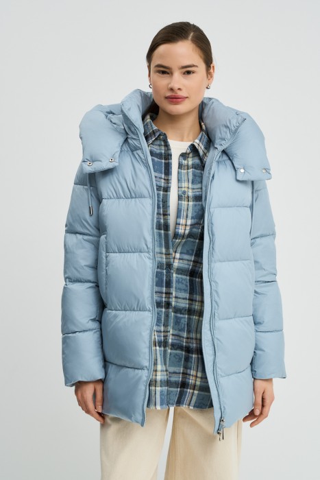 пуховик с капюшоном из россии вид сбоку