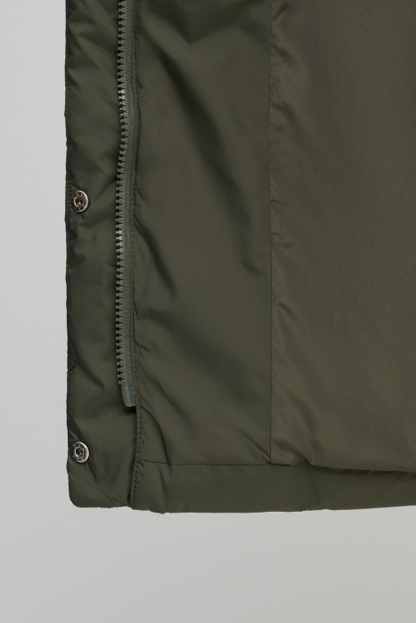 пуховик с капюшоном из россии вид сбоку