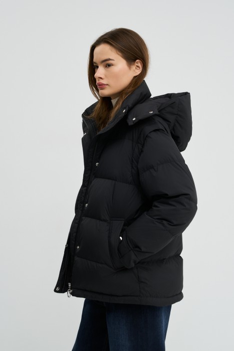 пуховик с капюшоном от бренда снежная королева вид слева