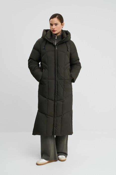 пуховик с капюшоном от бренда снежная королева вид слева