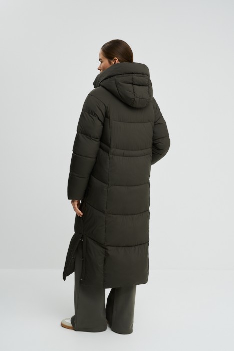 пуховик с капюшоном по цене 8310 руб вид справа