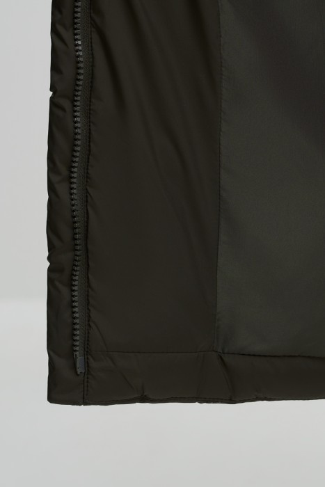 пуховик с капюшоном из россии вид сбоку