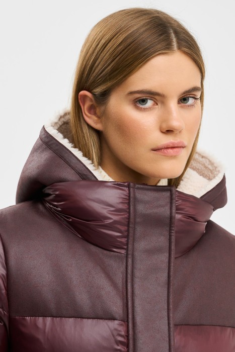 пуховик с капюшоном из россии вид сбоку