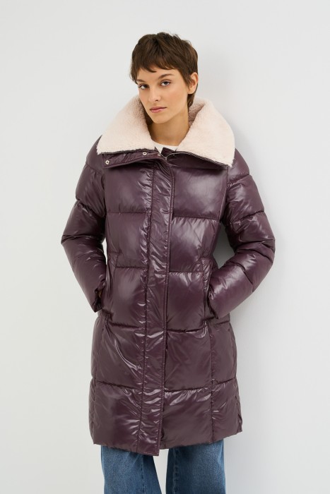 пуховик с капюшоном от бренда снежная королева вид слева