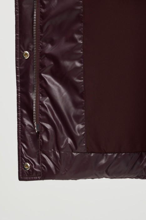 пуховик с капюшоном из россии вид сбоку