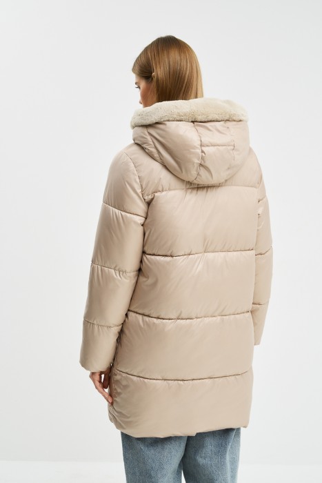 пуховик с капюшоном по цене 5620 руб вид справа