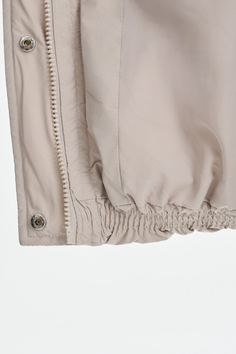 пуховик с капюшоном из россии вид сбоку