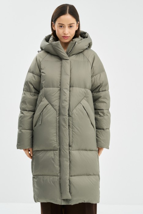 пуховик с капюшоном от бренда снежная королева вид слева