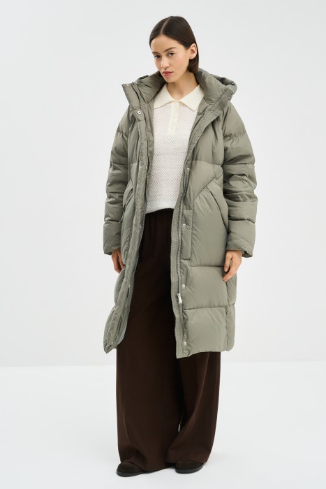 пуховик с капюшоном из россии вид сбоку