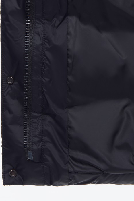 пуховик с капюшоном от бренда снежная королева вид слева