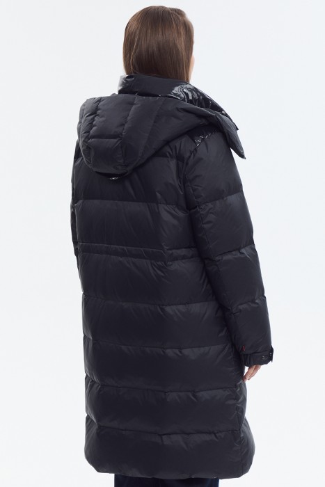 пуховик с капюшоном из россии вид сбоку